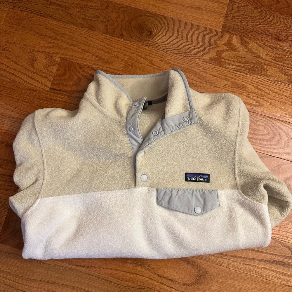 Patagonia Women’s Beige and White Fleece Pullover